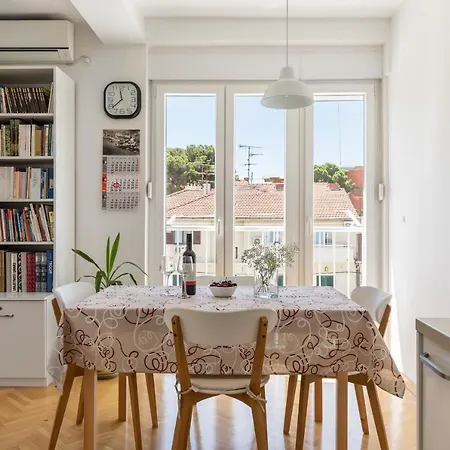 Apartment 'Canarino' Apartment - Central Split, Spacious & Bright