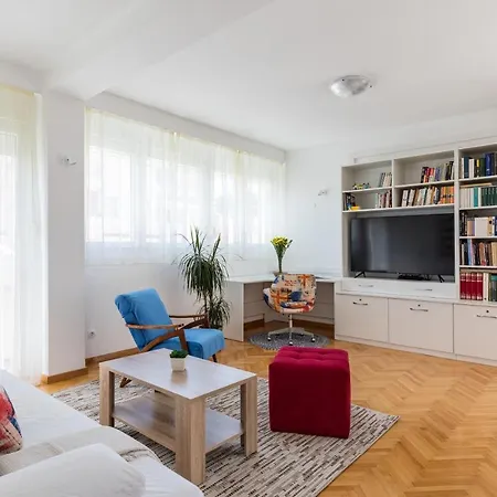 Apartment 'Canarino' Apartment - Central Split, Spacious & Bright