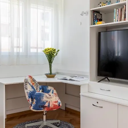 Apartment 'Canarino' Apartment - Central Split, Spacious & Bright *